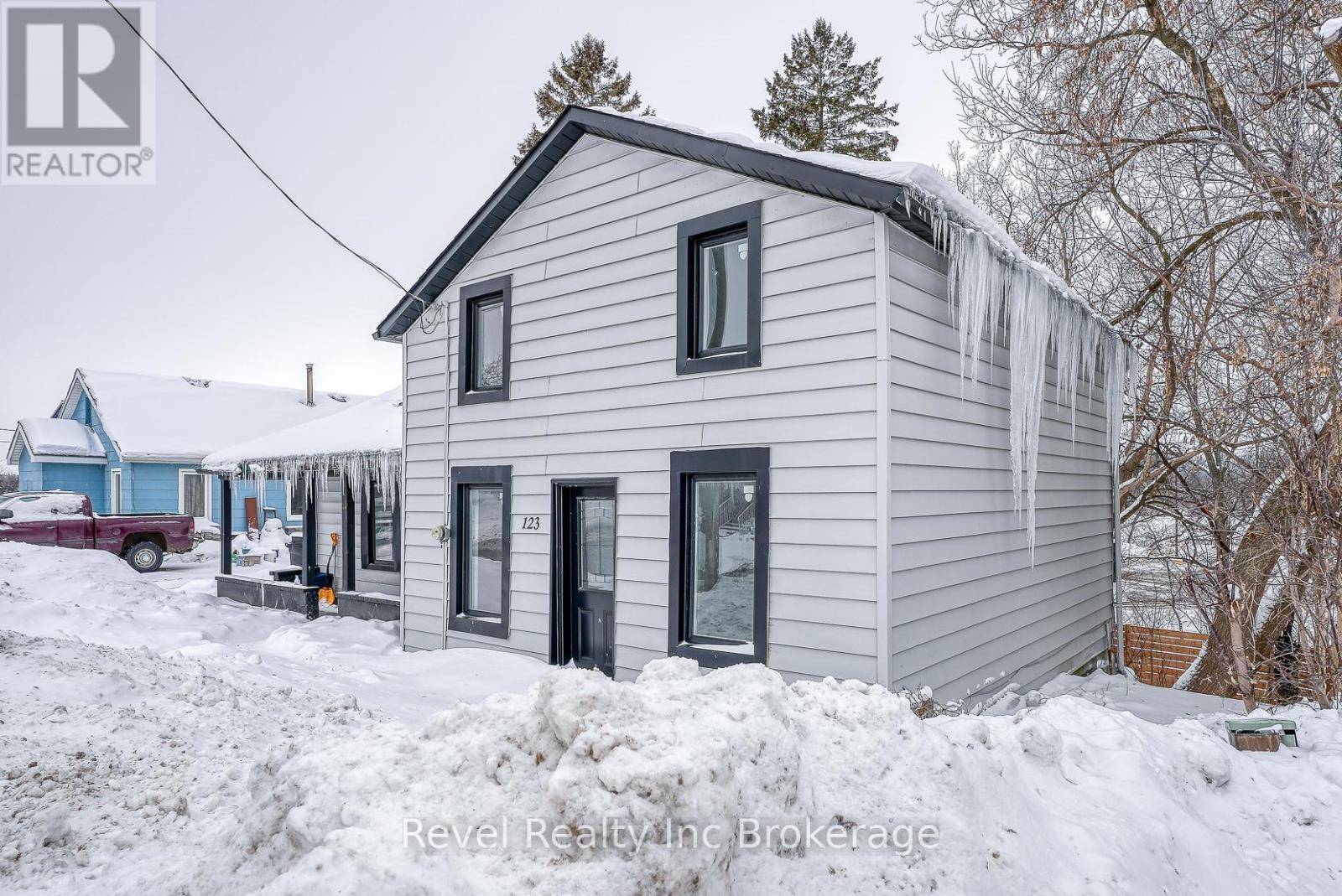 123 CHARLES STREET E - 1