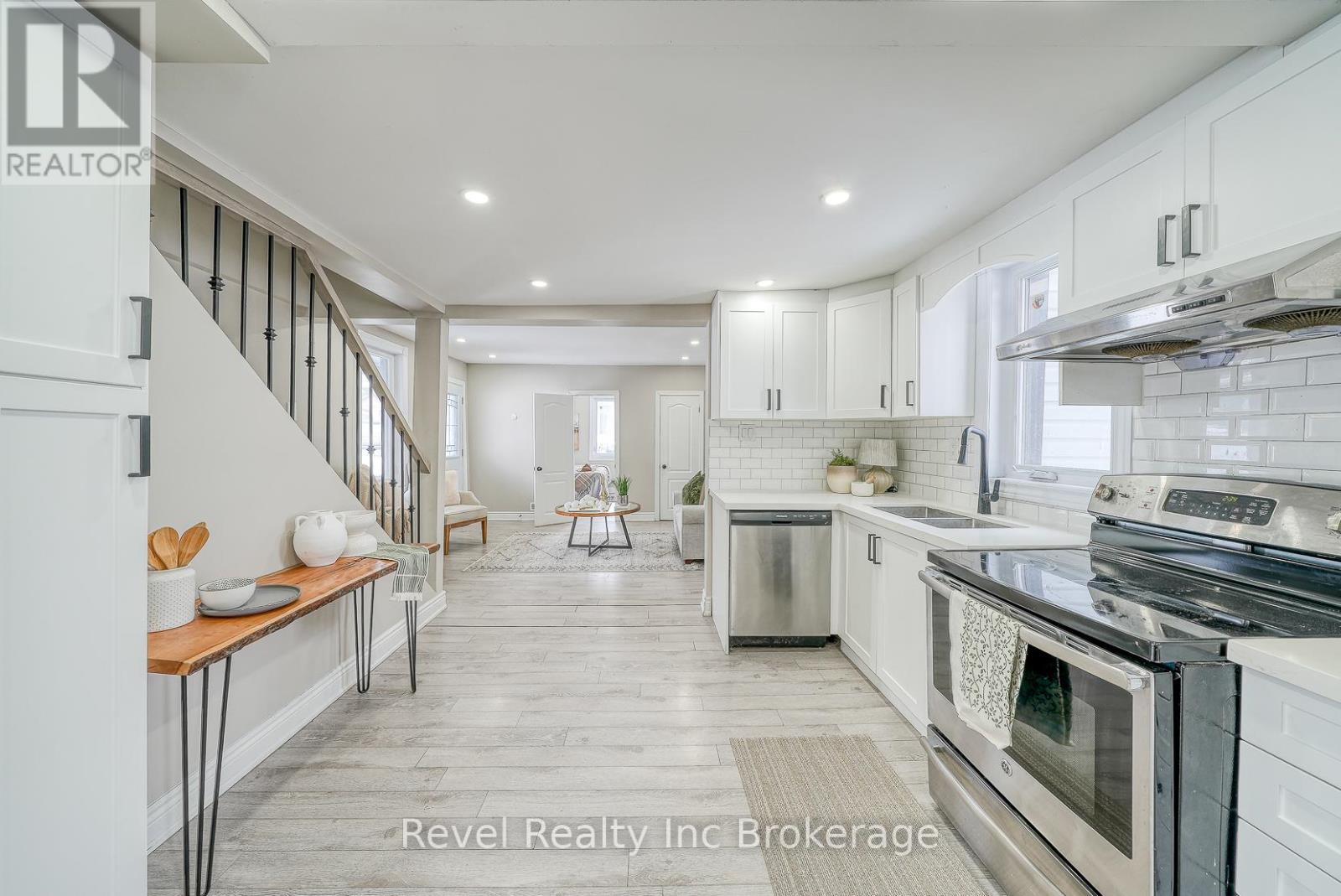 123 CHARLES STREET E - 16