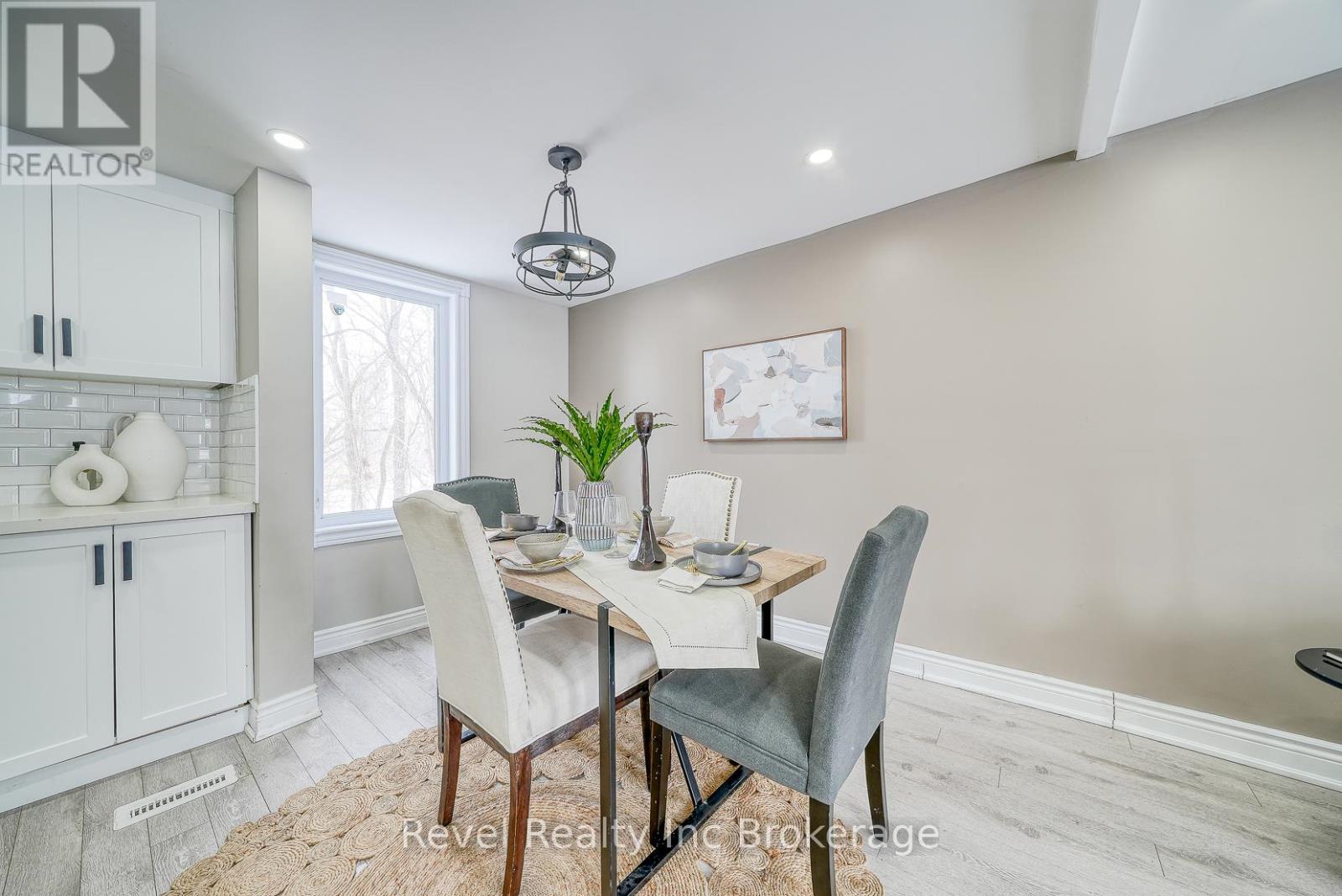 123 CHARLES STREET E - 17