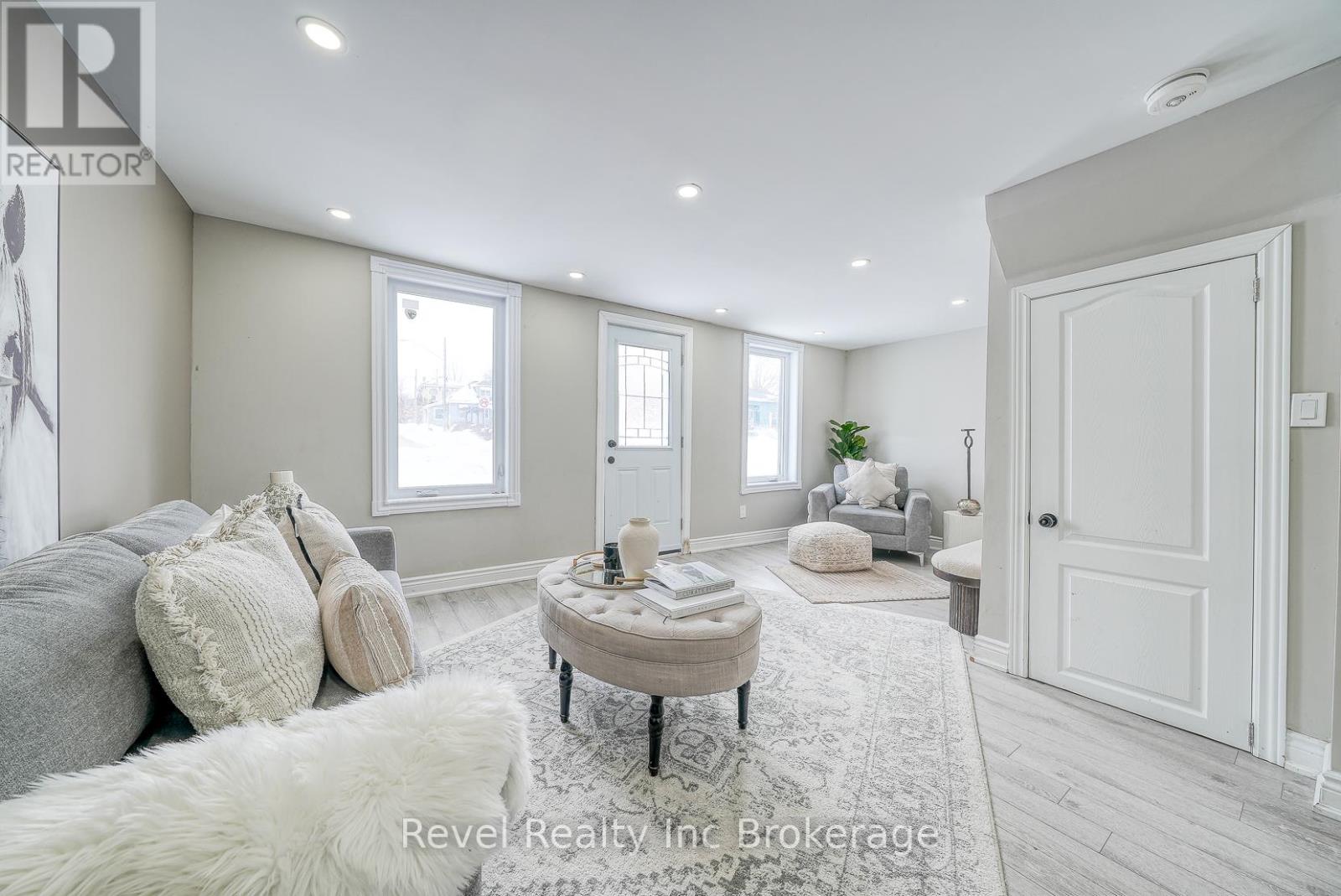 123 CHARLES STREET E - 19