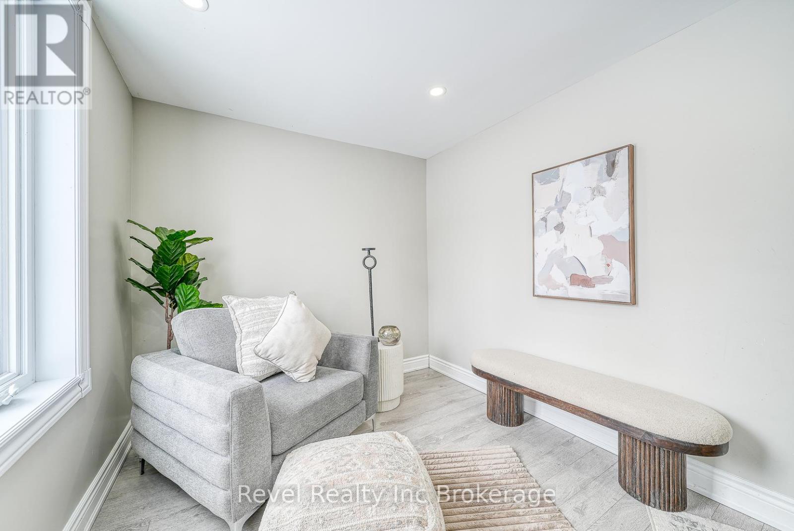123 CHARLES STREET E - 21