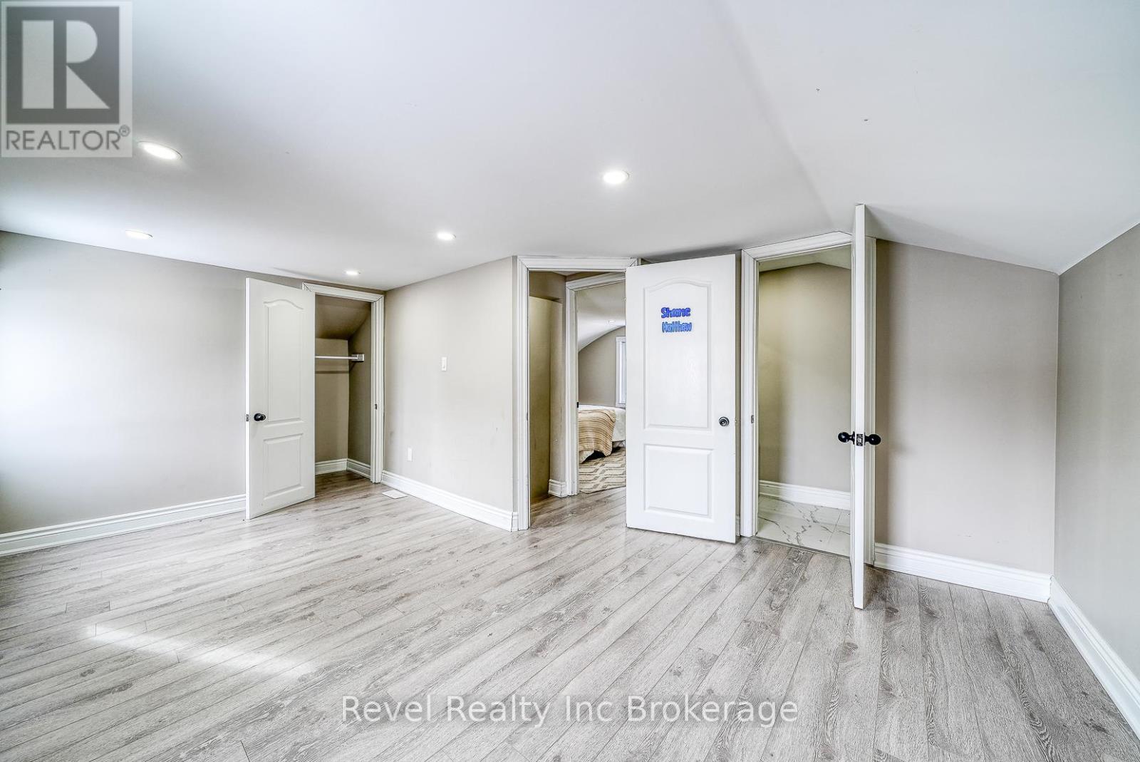123 CHARLES STREET E - 27