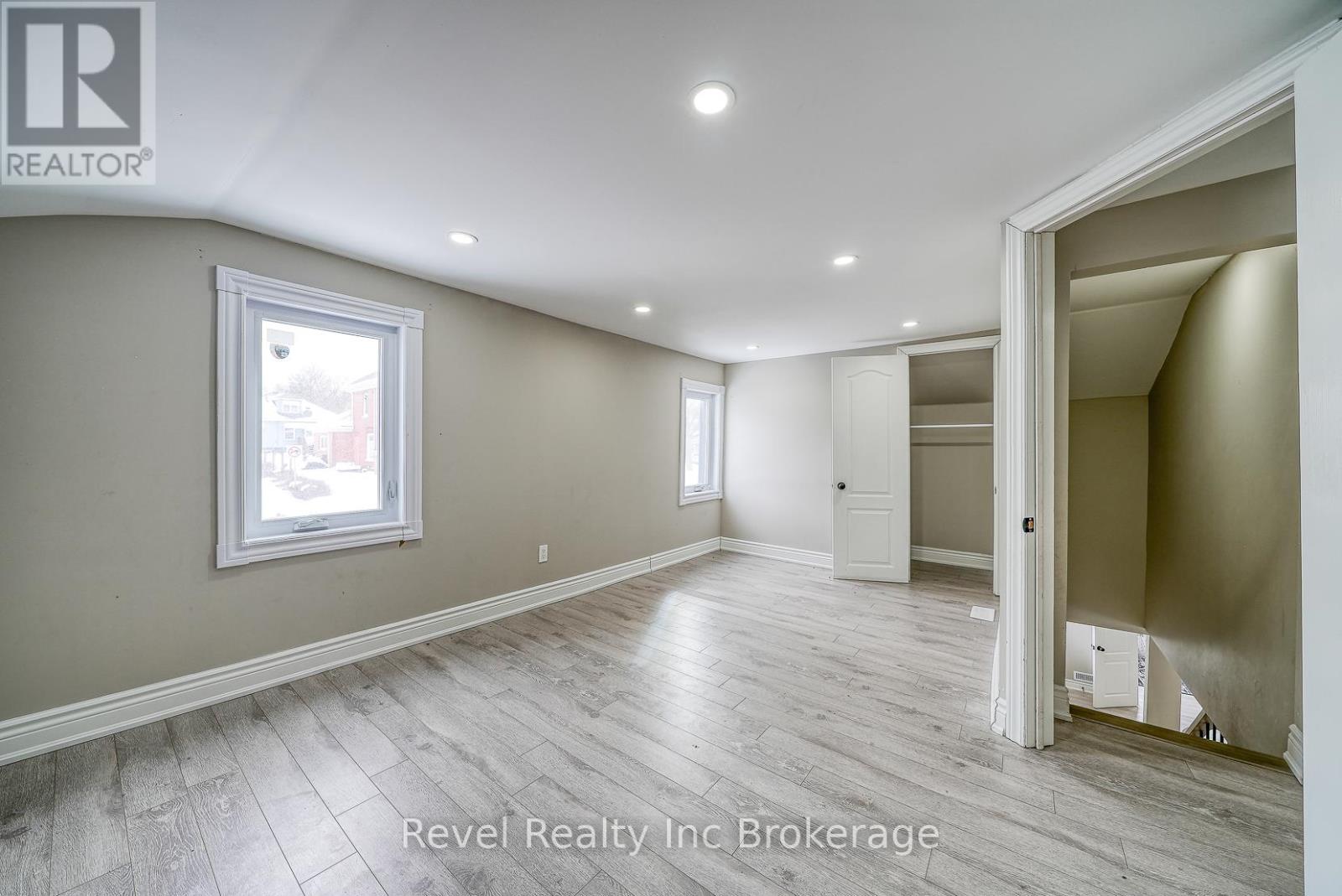 123 CHARLES STREET E - 28