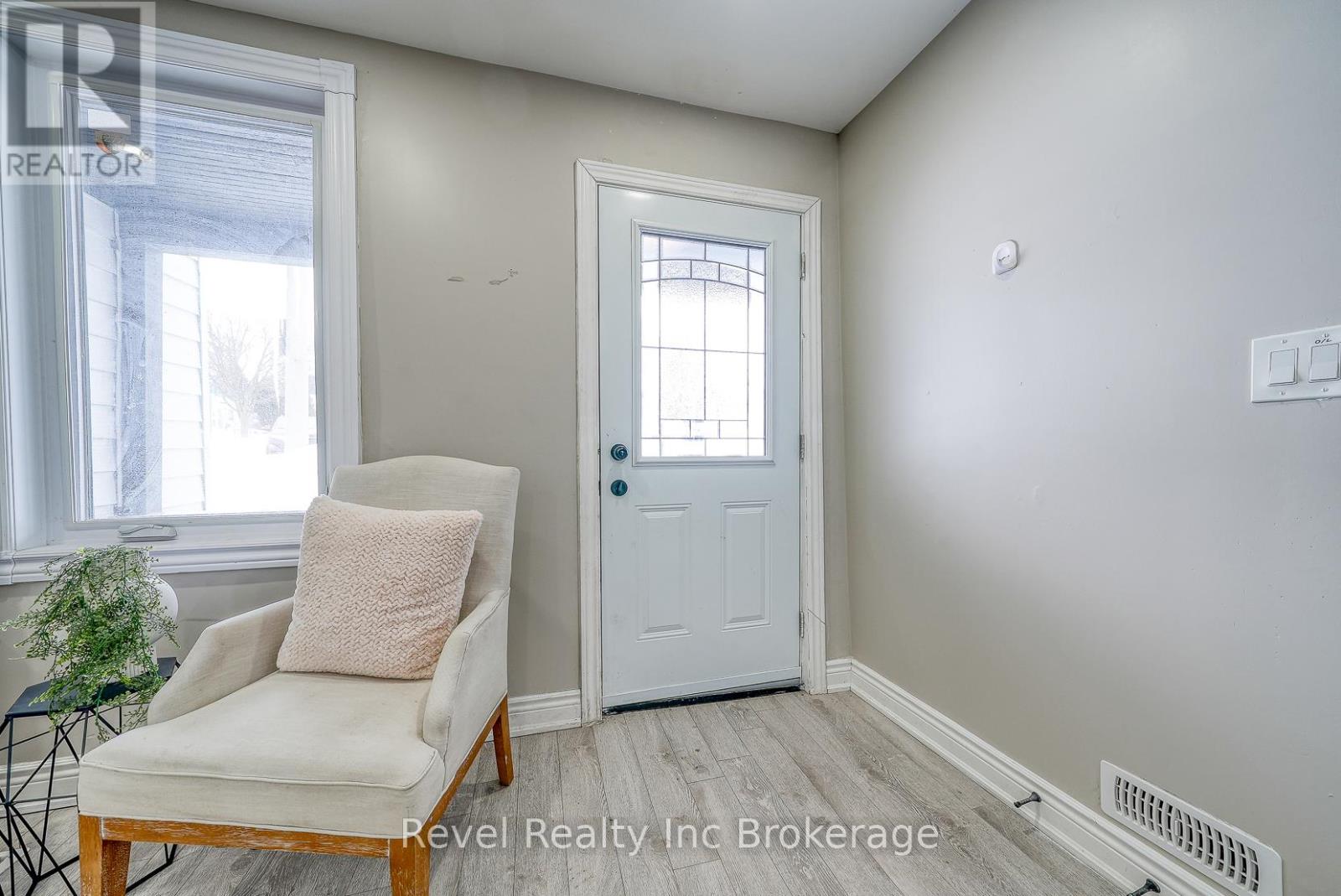 123 CHARLES STREET E - 5