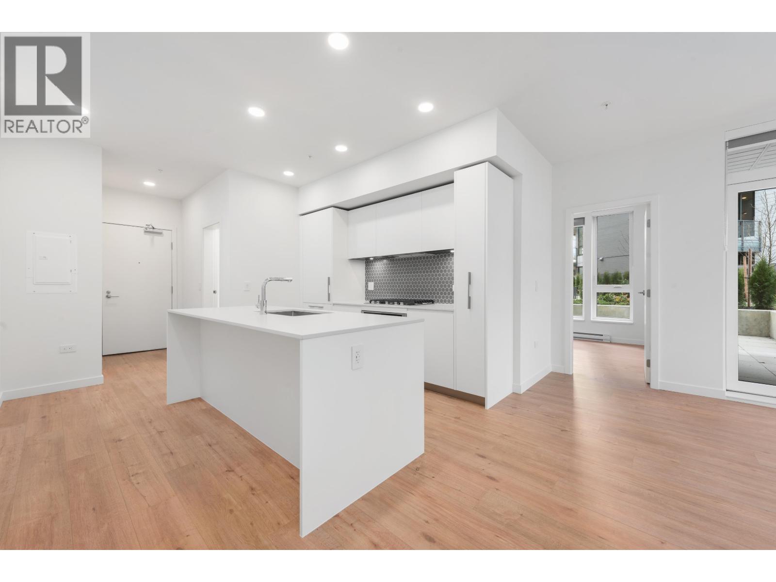 203 1504 SCOTT CRESCENT - Photo 4 of 29, Squamish, British Columbia