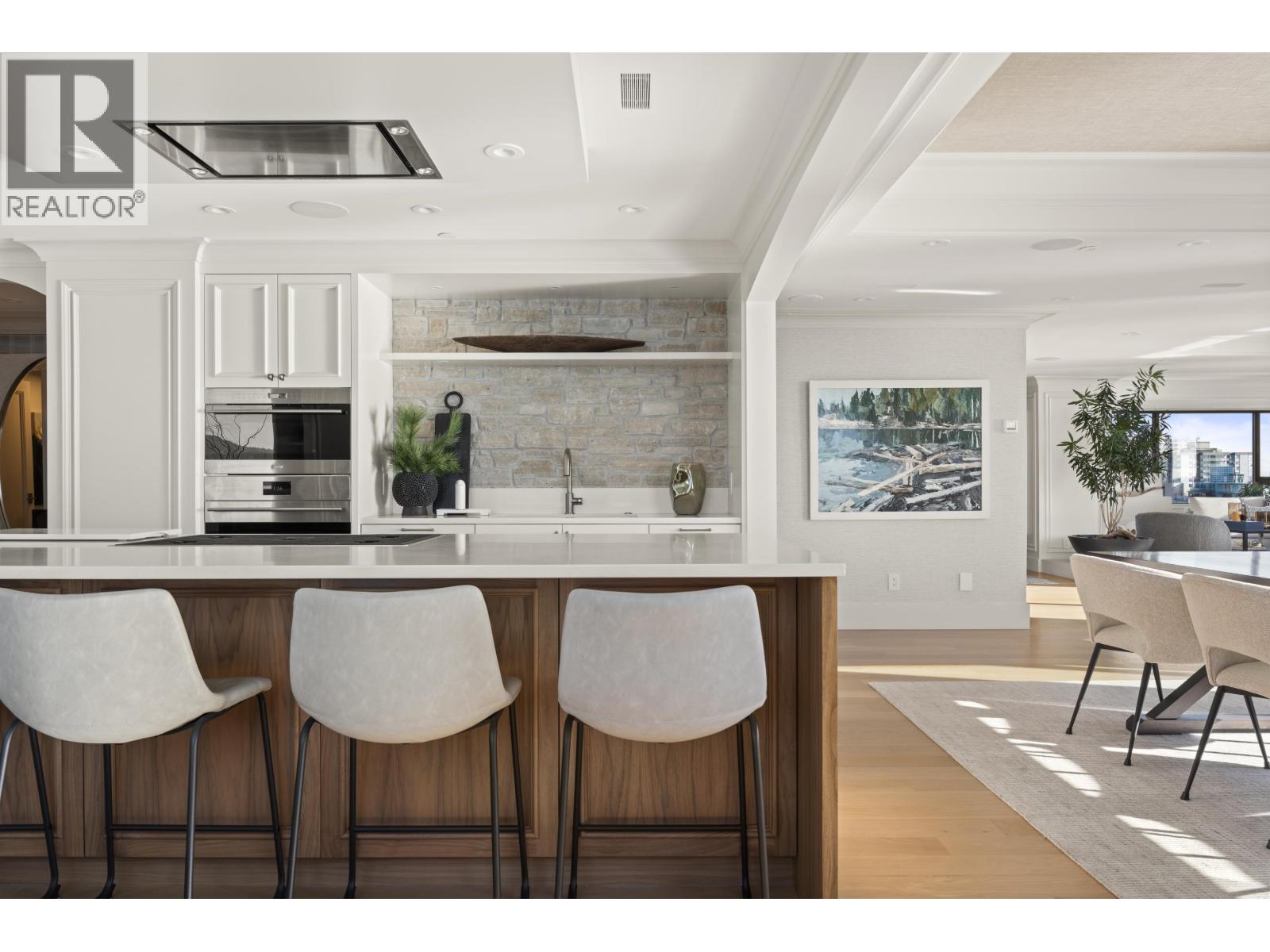 11 2250 BELLEVUE AVENUE, West Vancouver