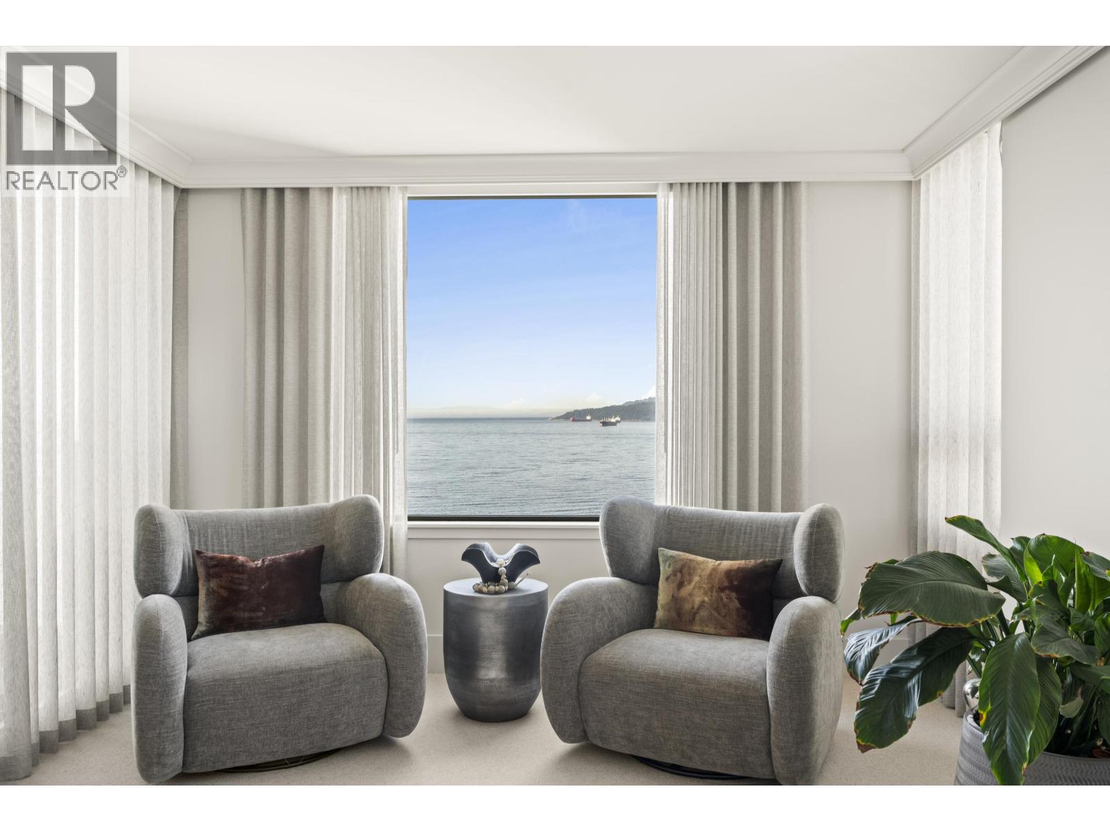 11 2250 BELLEVUE AVENUE, West Vancouver