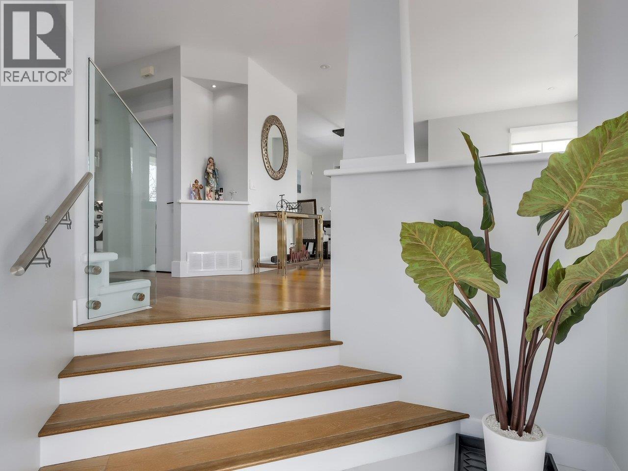 108 SYCAMORE Drive - photo 2