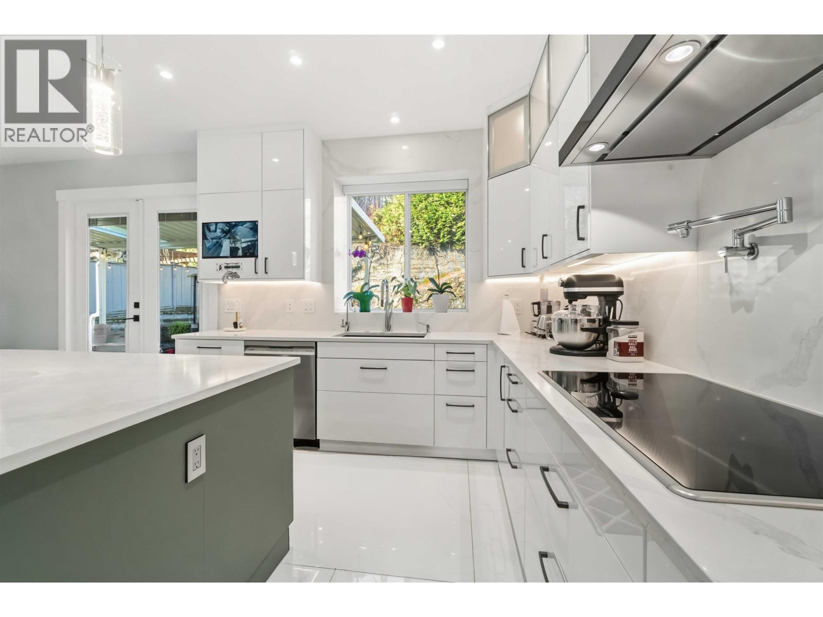 108 SYCAMORE DRIVE, Port Moody