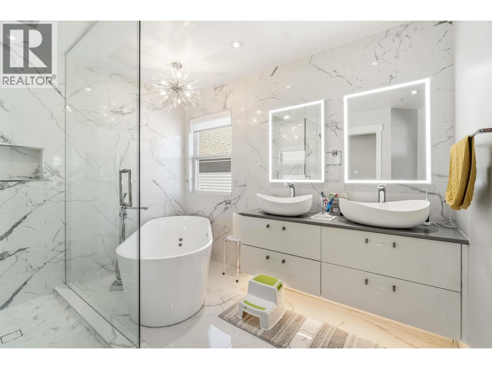 108 SYCAMORE DRIVE, Port Moody