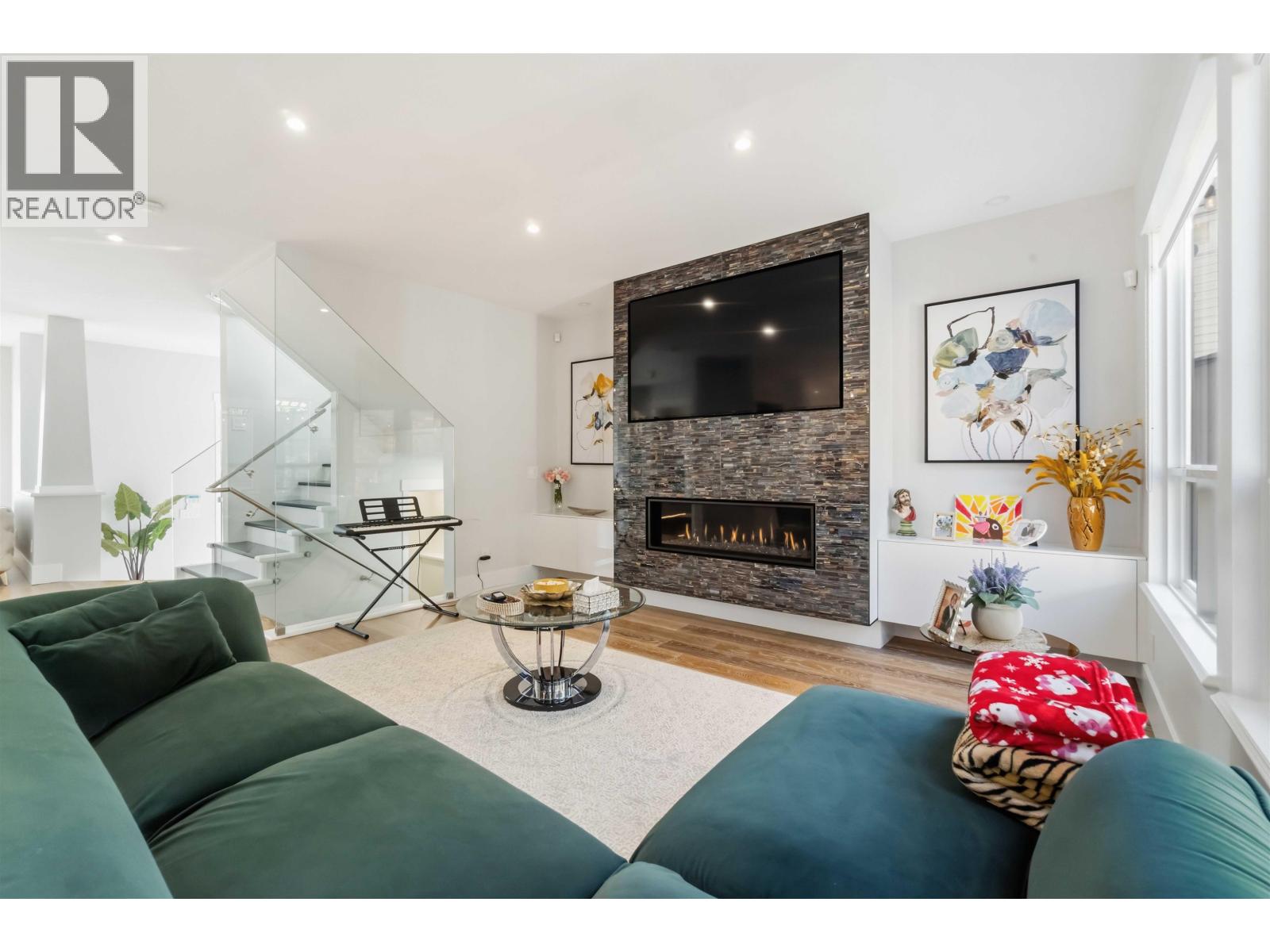 108 SYCAMORE DRIVE, Port Moody