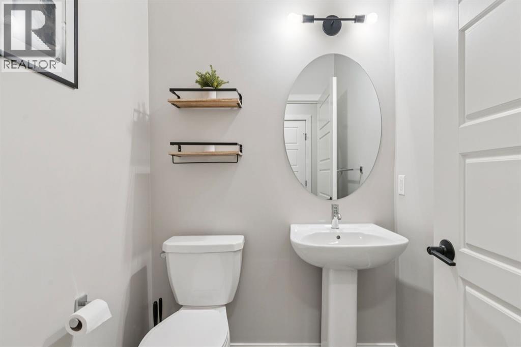 512 River Avenue, Cochrane