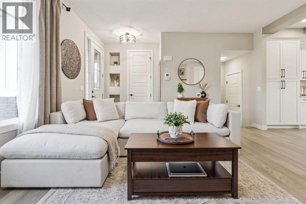 512 River Avenue, Cochrane