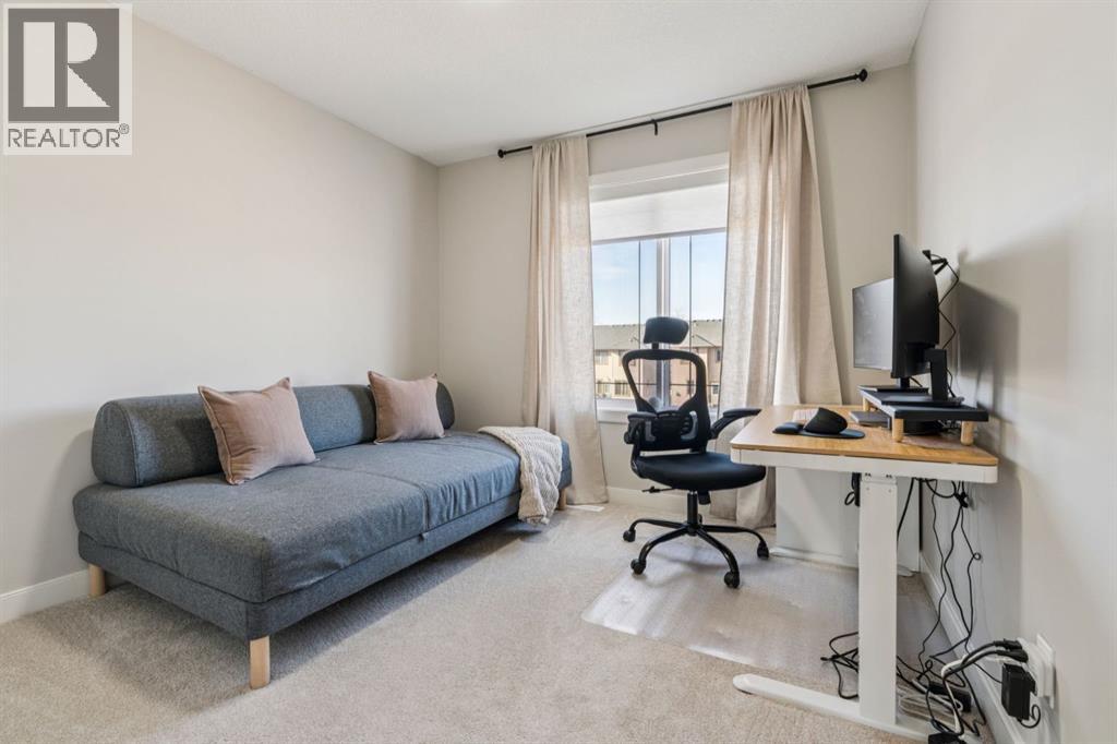 512 River Avenue, Cochrane