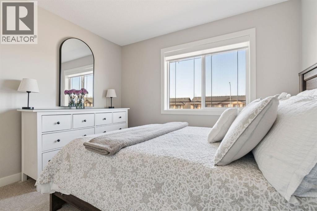 512 River Avenue, Cochrane