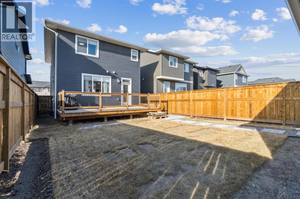 512 River Avenue, Cochrane