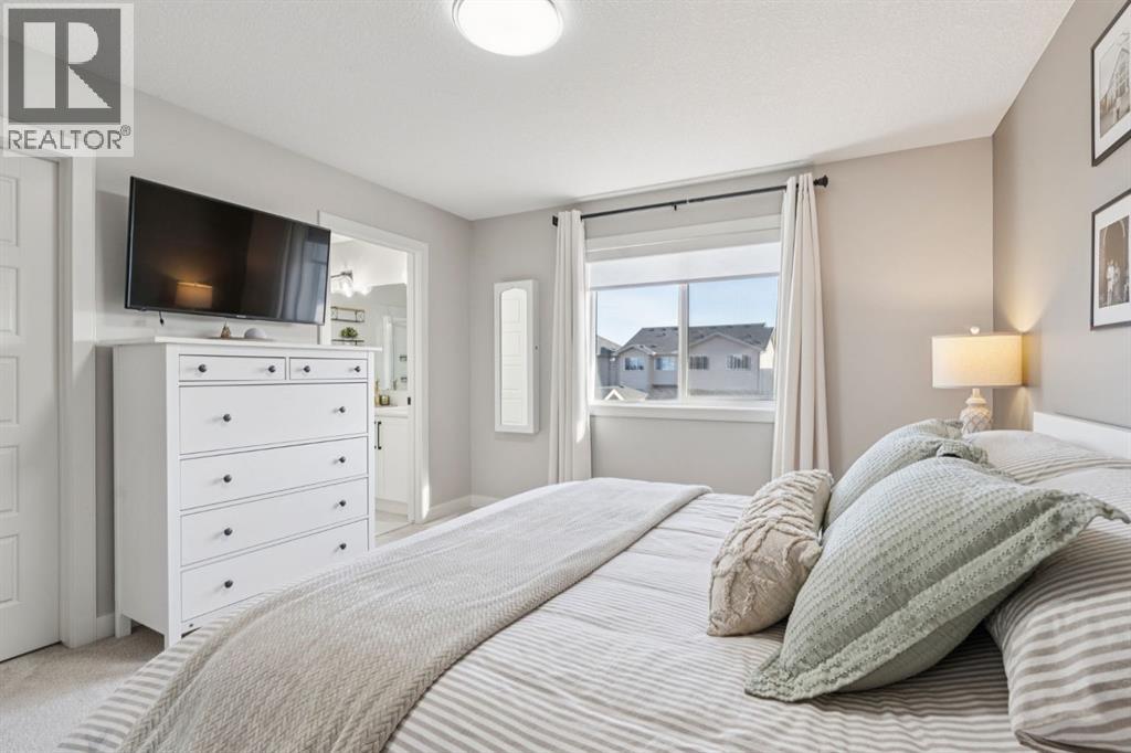 512 River Avenue, Cochrane