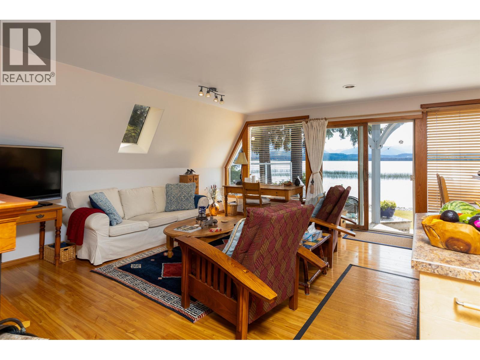 4685 LAKESIDE DRIVE - 2