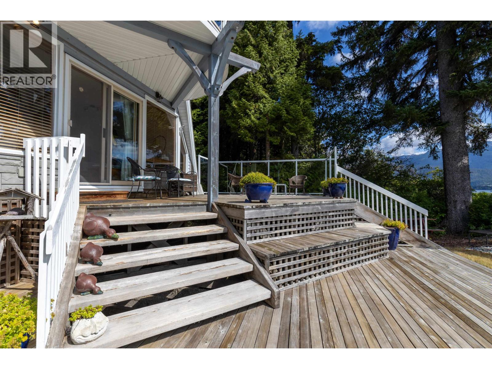 4685 LAKESIDE Drive, Terrace