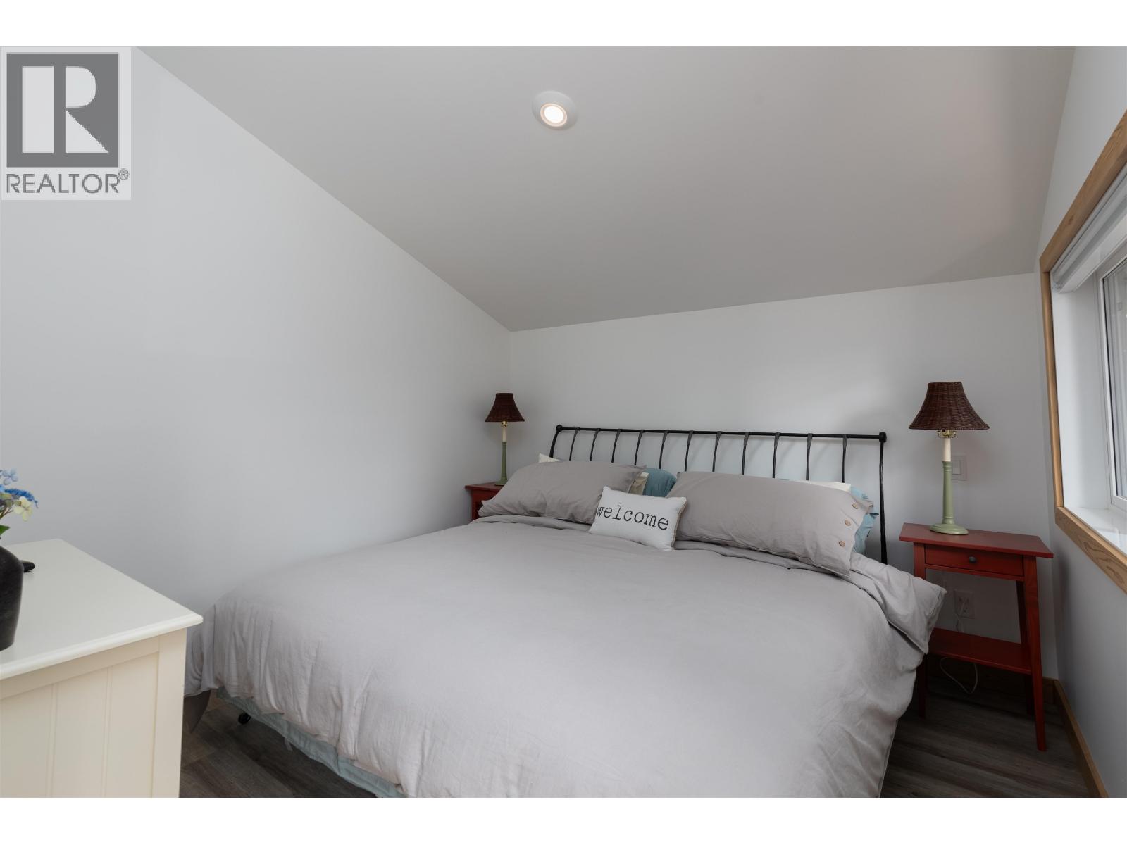 4685 LAKESIDE Drive, Terrace