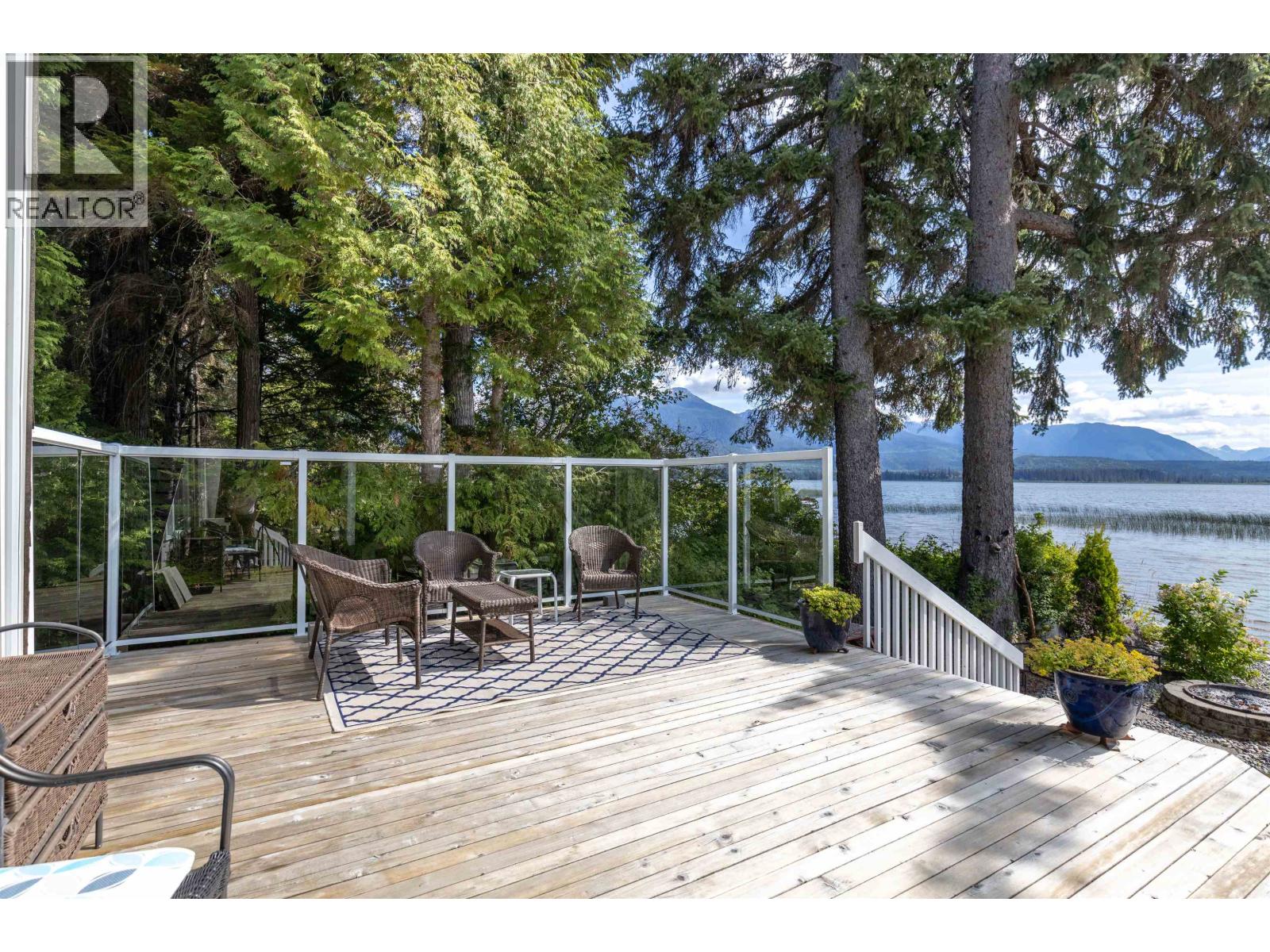 4685 LAKESIDE Drive, Terrace