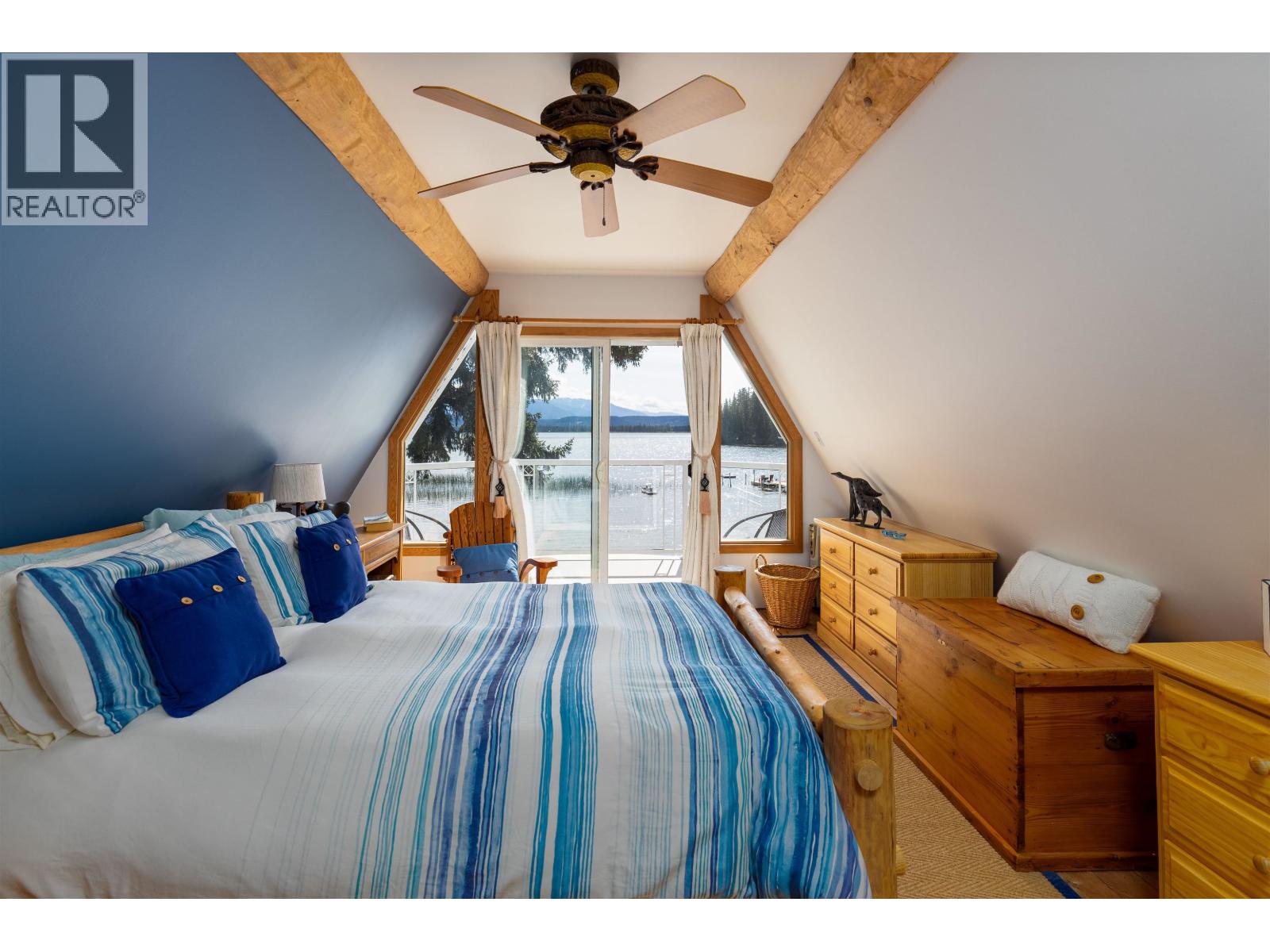 4685 LAKESIDE Drive, Terrace