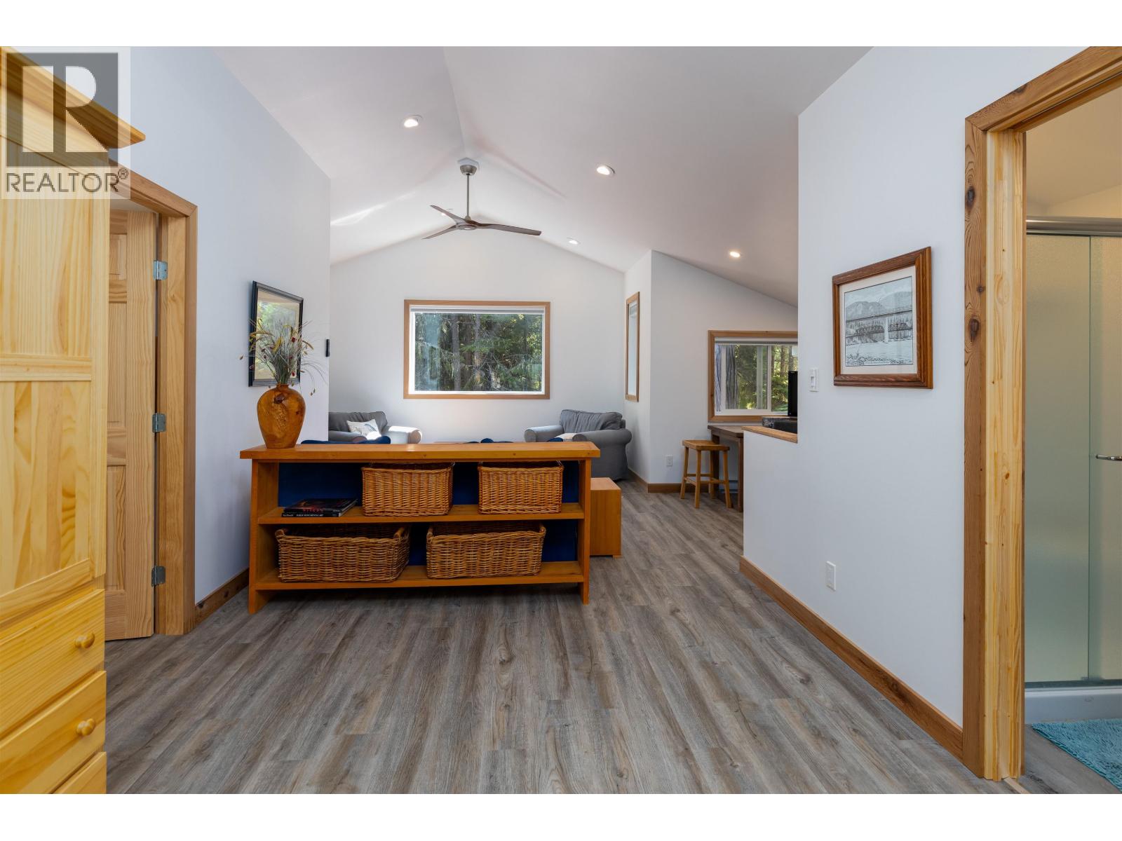 4685 LAKESIDE Drive, Terrace