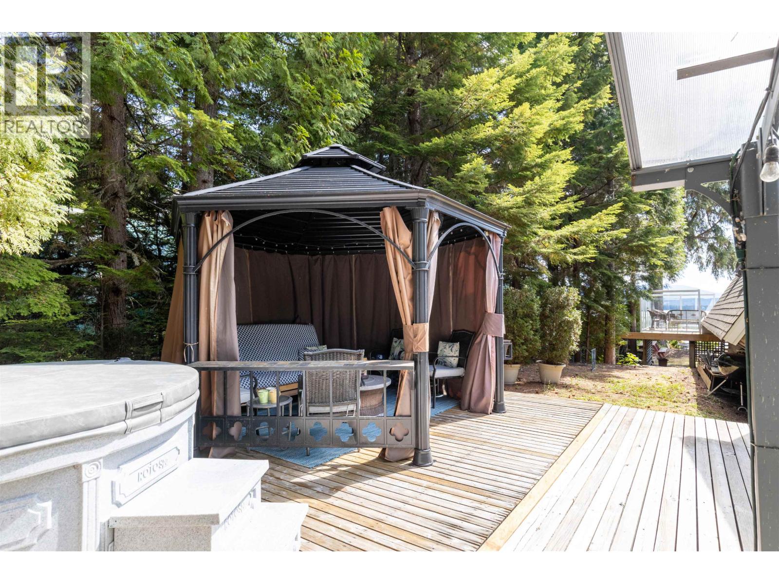 4685 LAKESIDE Drive, Terrace