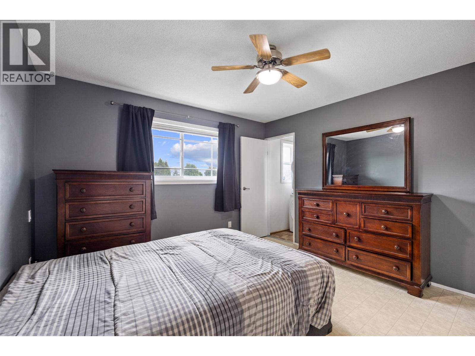 2203 BOSSERT AVENUE - 17