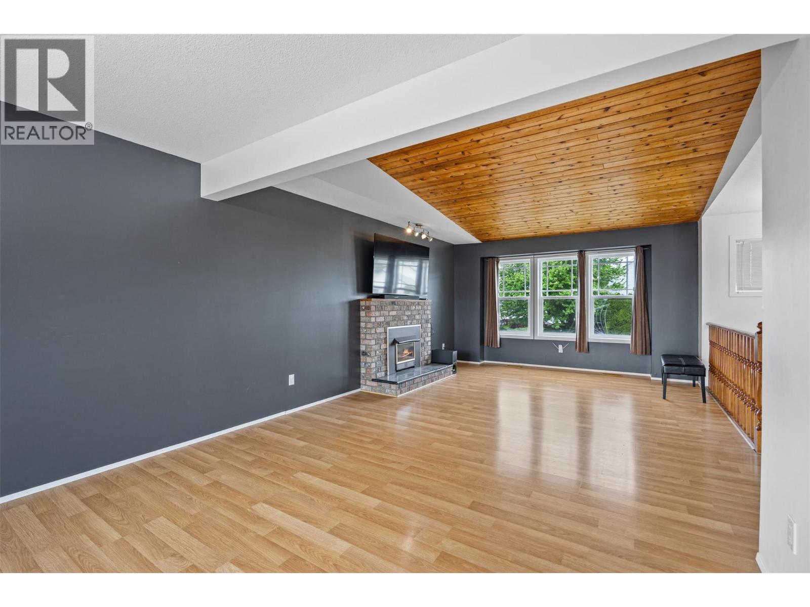 2203 BOSSERT AVENUE - 6