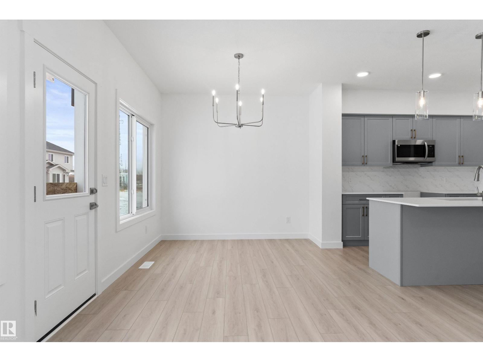 922 18 AV NW, Edmonton