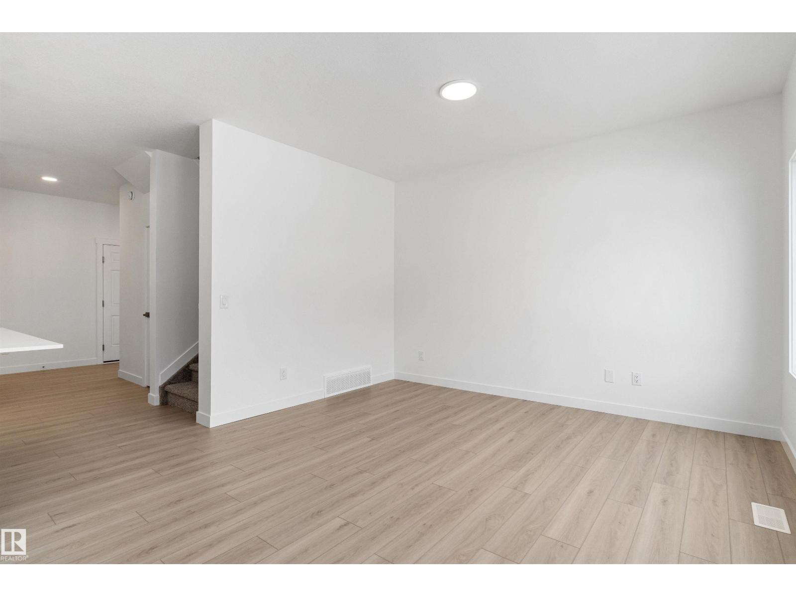 922 18 AV NW, Edmonton