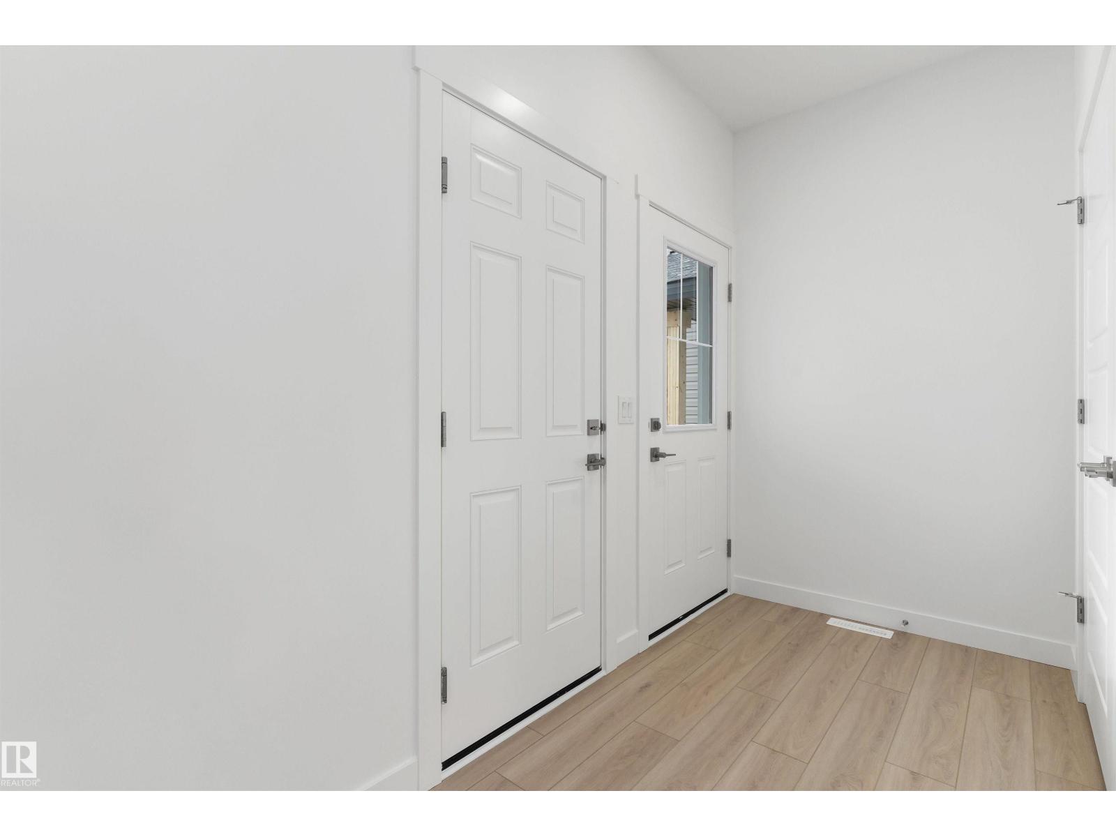 922 18 AV NW, Edmonton