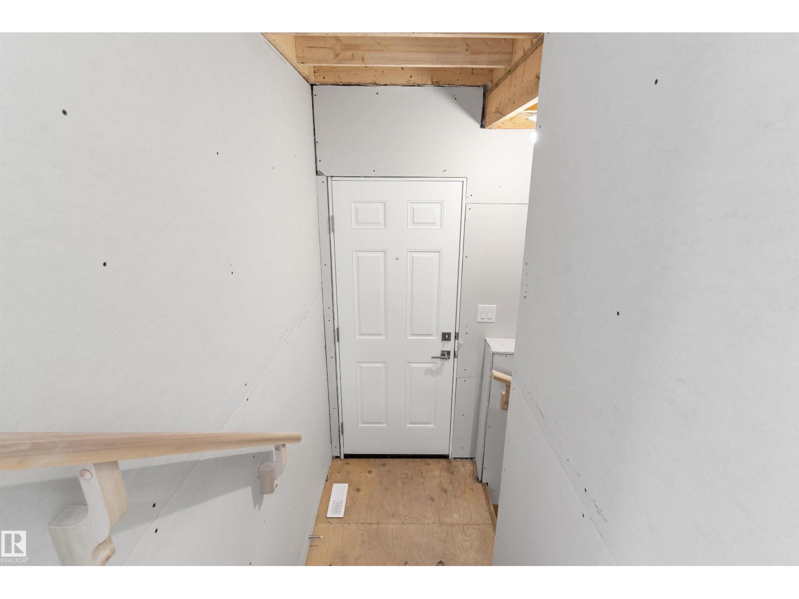 922 18 AV NW, Edmonton