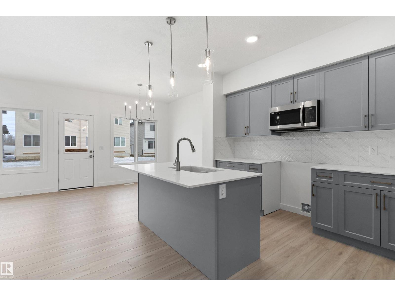 922 18 AV NW, Edmonton