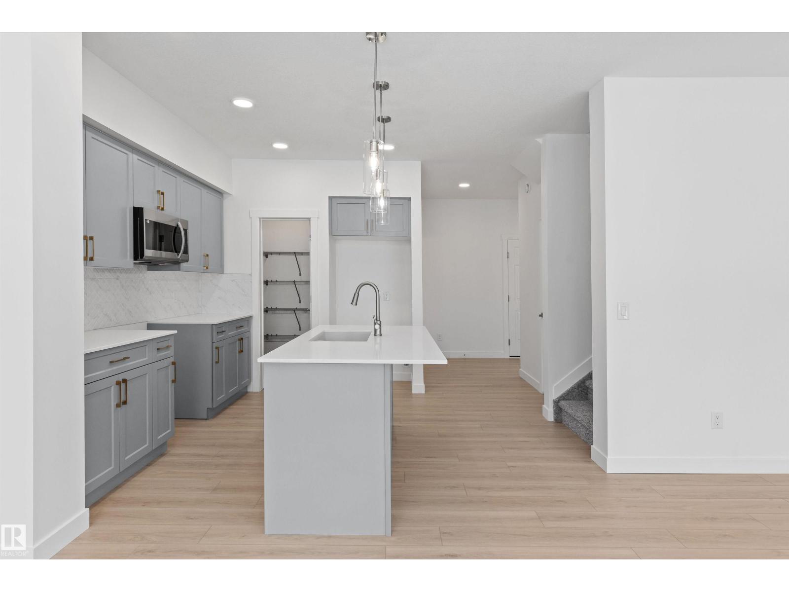 922 18 AV NW, Edmonton