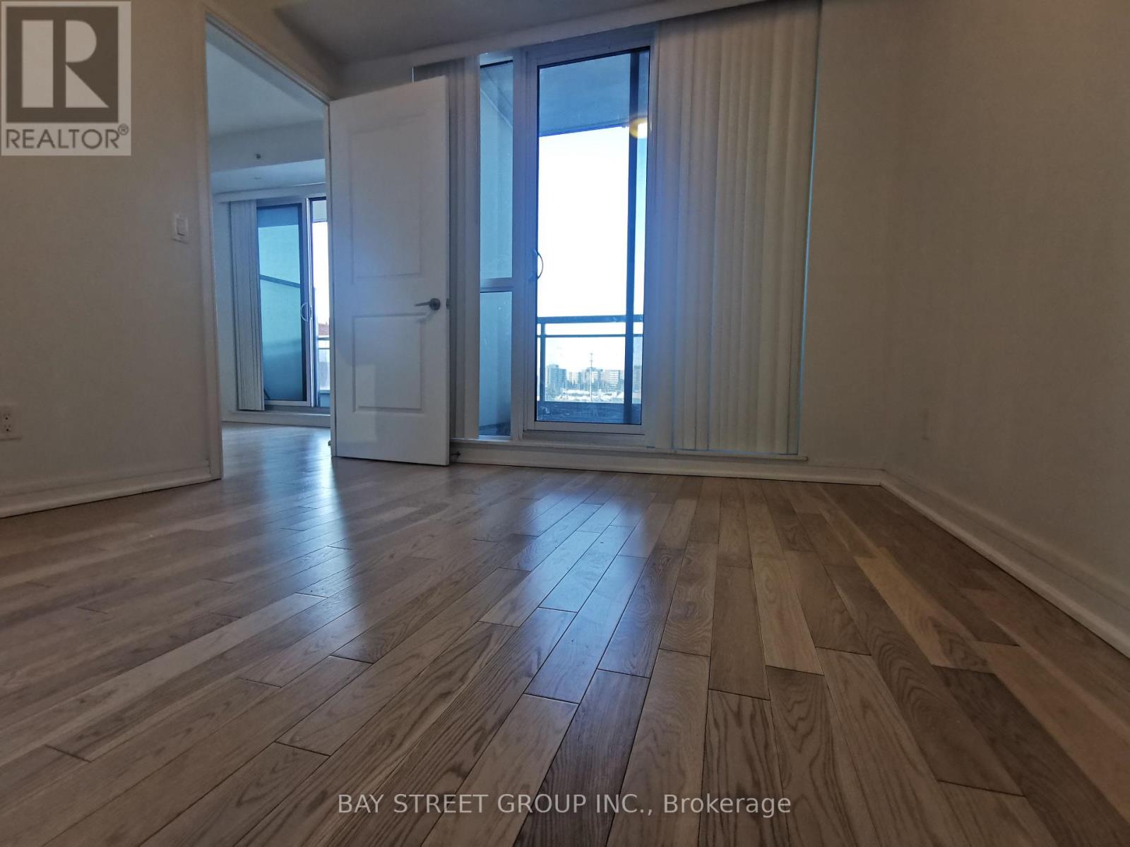 #419 9205 YONGE STREET - 10