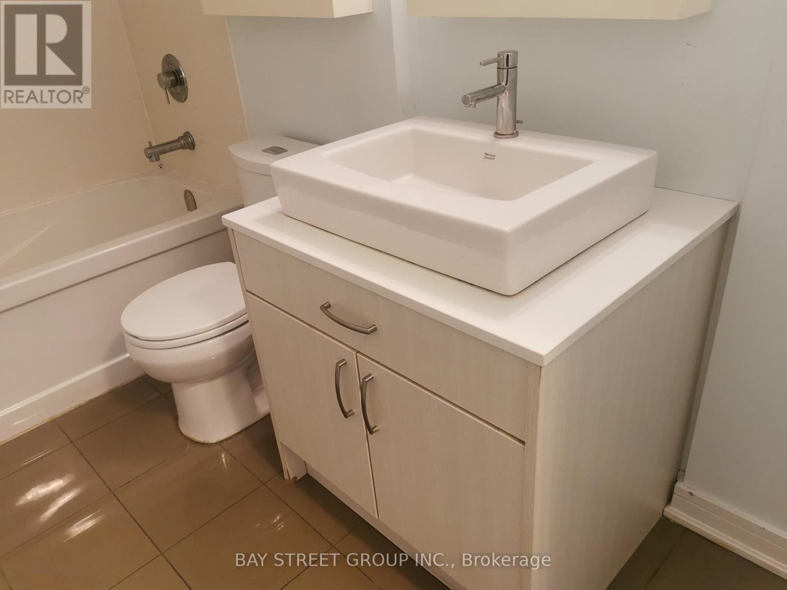 #419 9205 YONGE STREET - 17