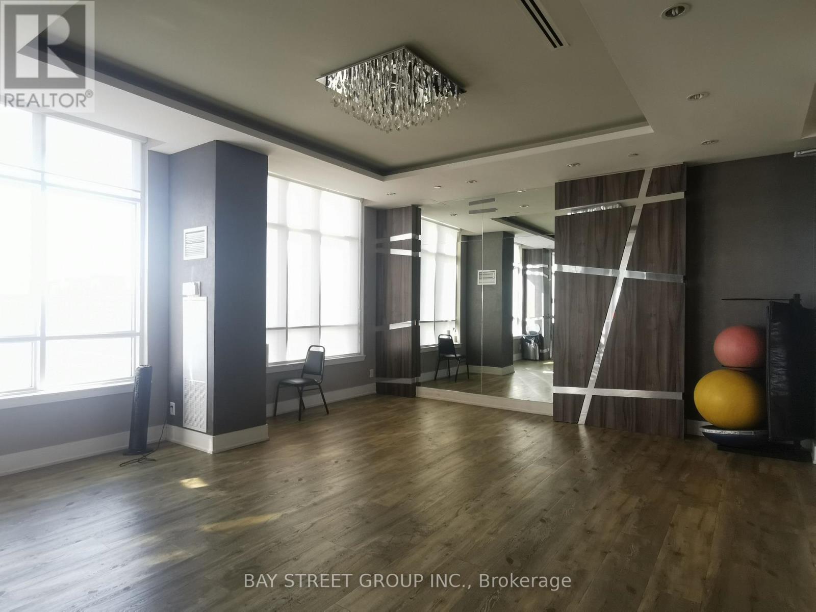 #419 9205 YONGE STREET - 33