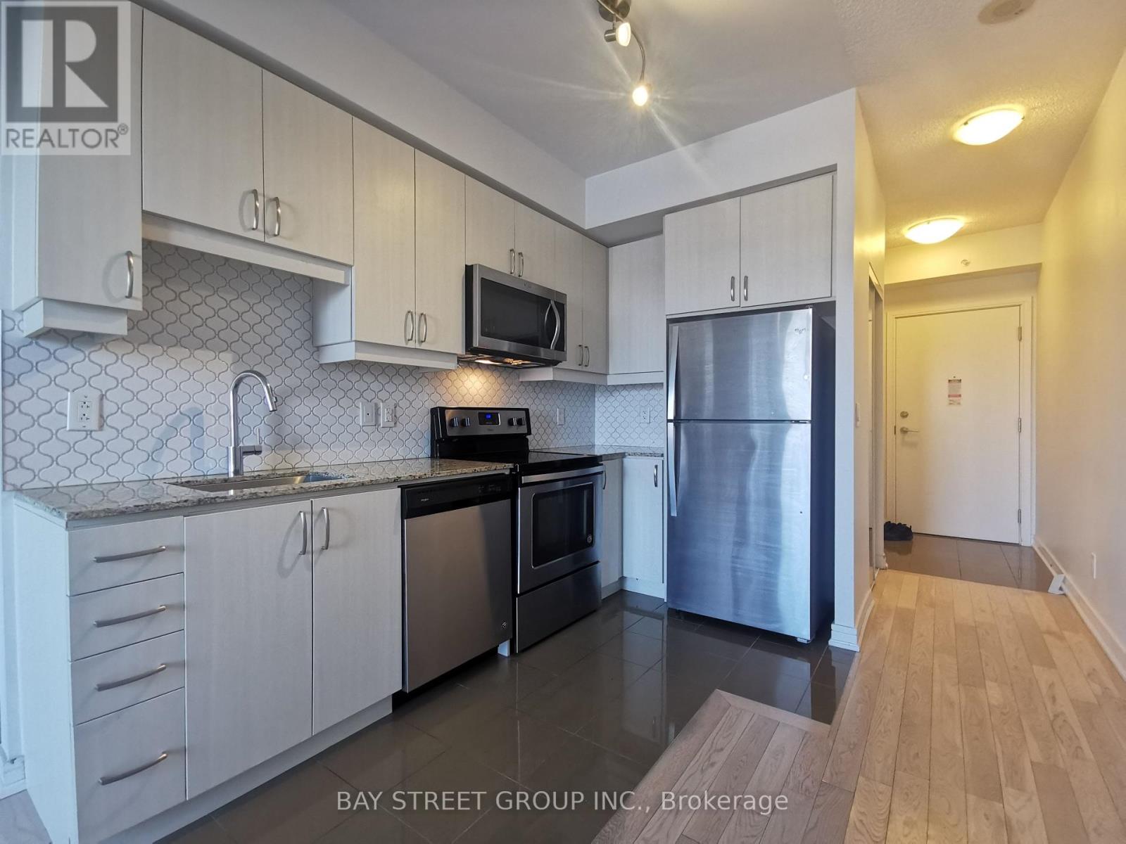 #419 9205 YONGE STREET - 6