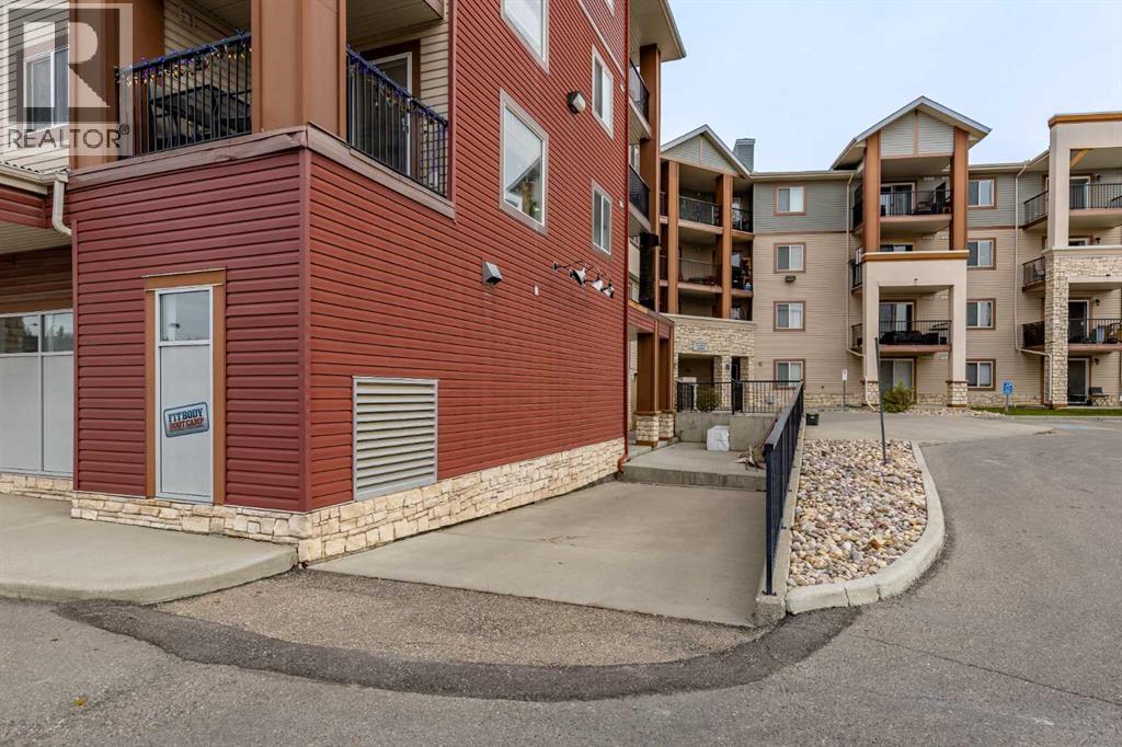 505 Railway Street West, Cochrane