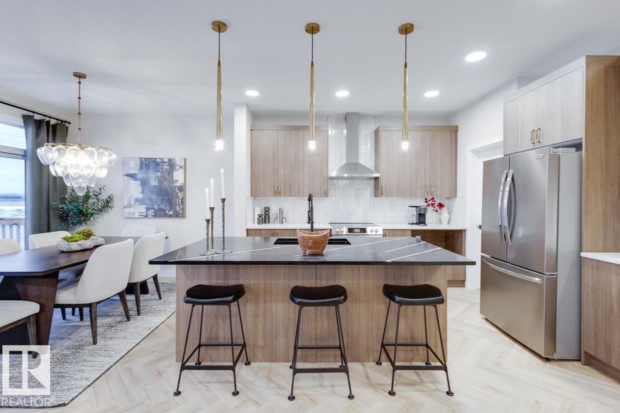 8239 KIRIAK LO SW, Edmonton