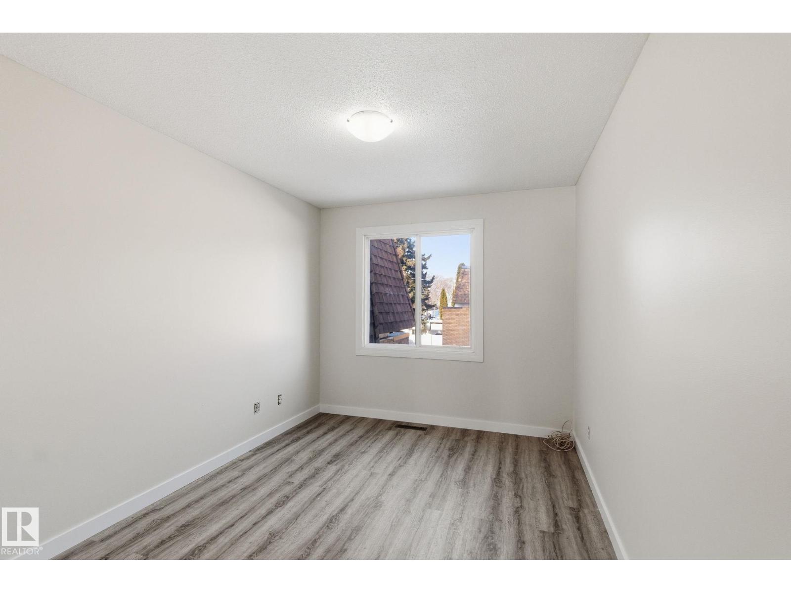 
          180 LONDONDERRY Square NW
            <br/>
            <span>Edmonton</span>
            , 
            <span>AB</span>
             <span>T5C3C4</span>
         - Photo 45