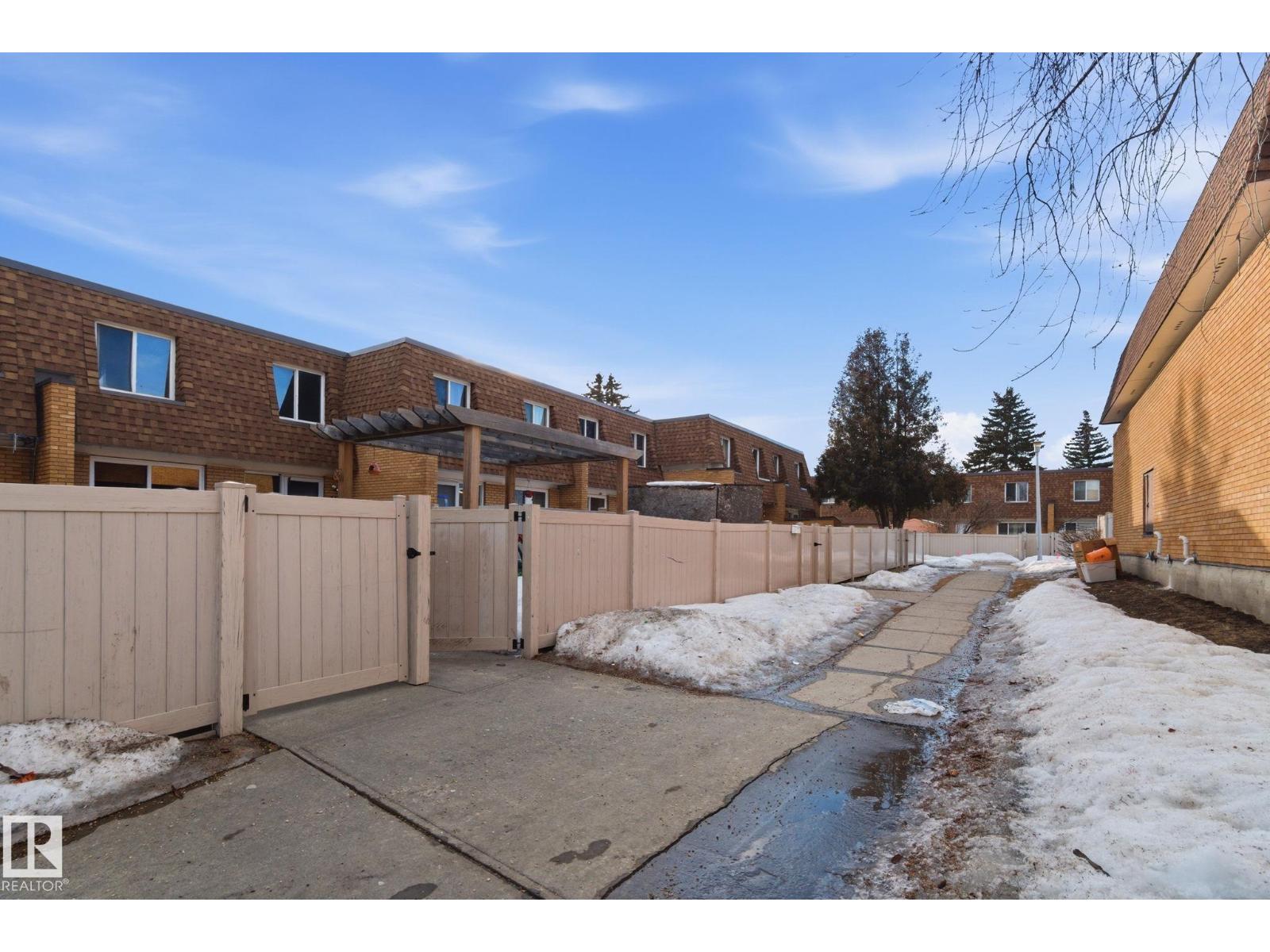 
          180 LONDONDERRY Square NW
            <br/>
            <span>Edmonton</span>
            , 
            <span>AB</span>
             <span>T5C3C4</span>
         - Photo 10