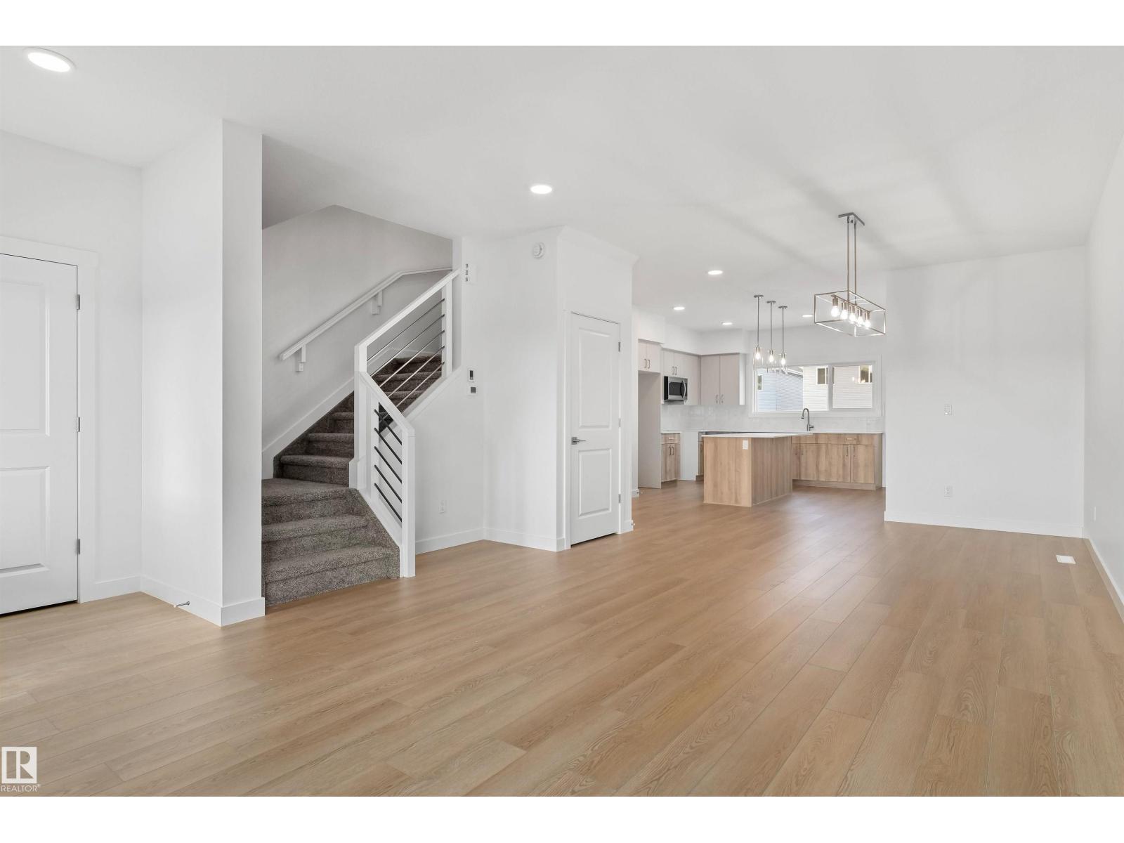 1012 14 AV NW, Edmonton