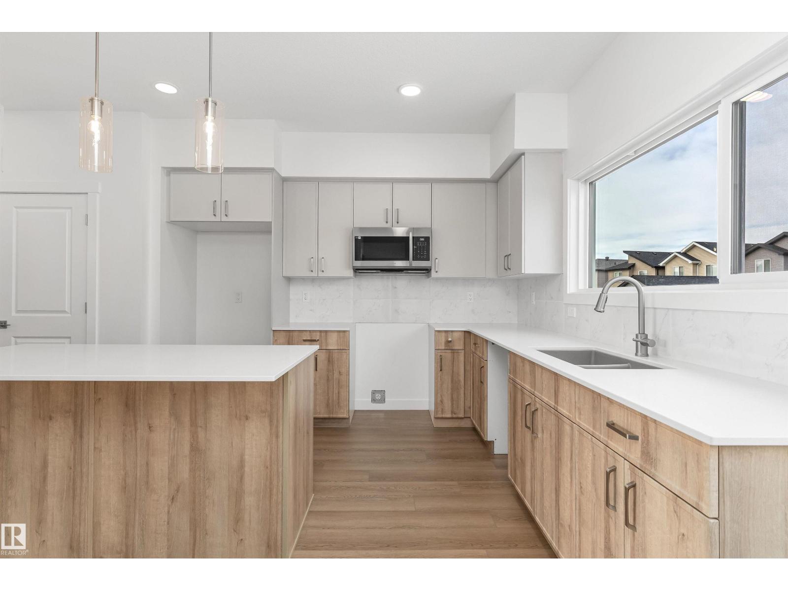 1012 14 AV NW, Edmonton