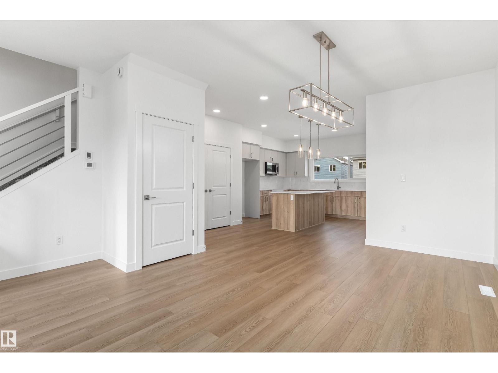 1012 14 AV NW, Edmonton