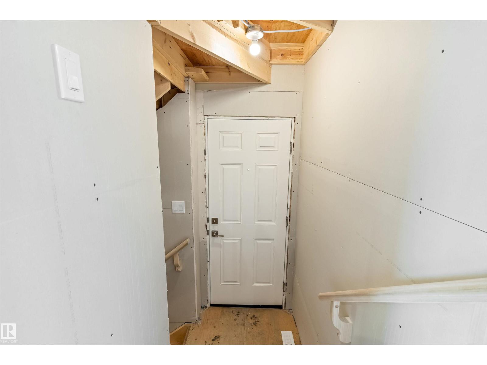 1012 14 AV NW, Edmonton