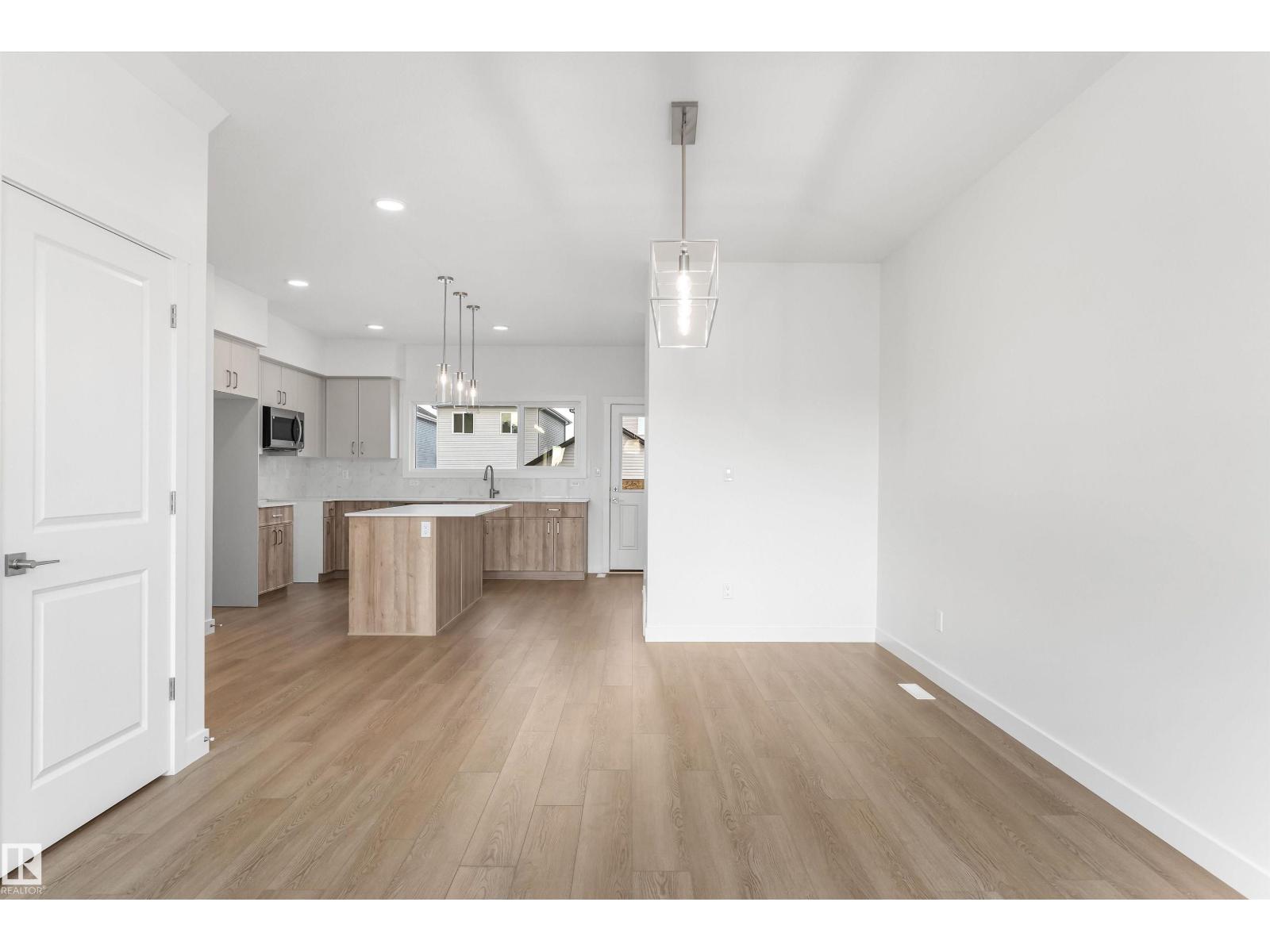 1012 14 AV NW, Edmonton