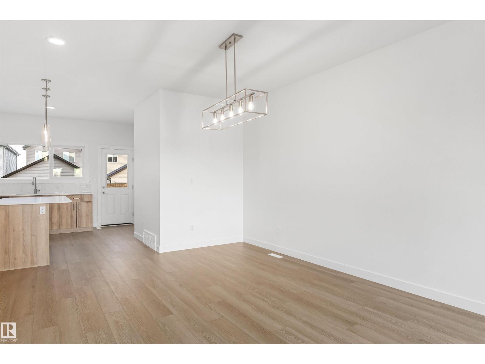 1012 14 AV NW, Edmonton